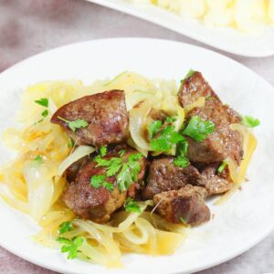 Ile kalorii ma smażona wątróbka drobiowa? Sprawdź, co warto wiedzieć!