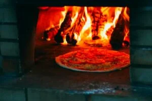 Idealna temperatura do pieczenia pizzy – jak osiągnąć perfekcyjny smak?