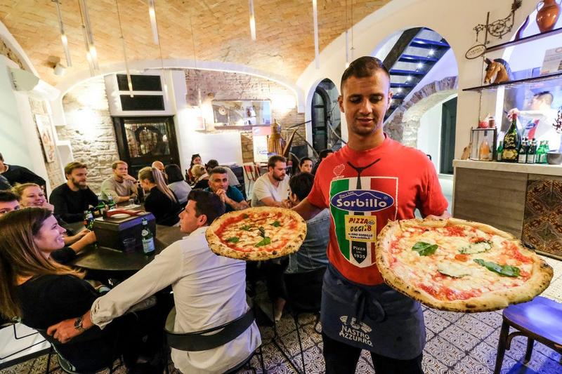 Ile naprawdę kosztuje pizza we Włoszech? Przewodnik po cenach i smakach