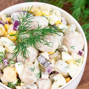 Smakowite pomysły na sałatki na wigilię, które zachwycą Twoich gości