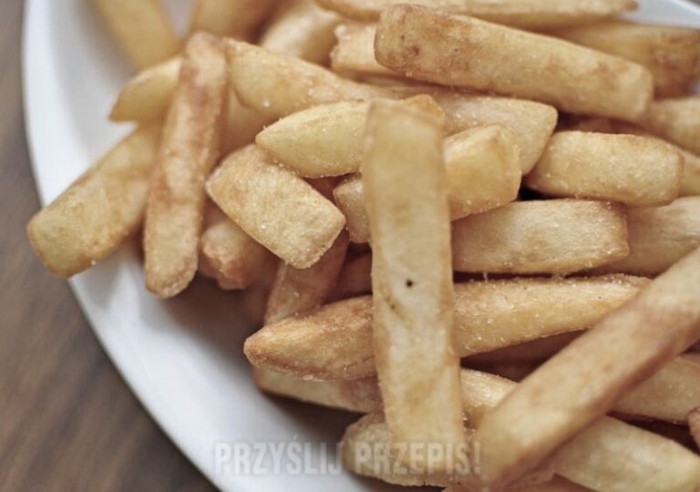 Ile smażyć frytki we frytkownicy, żeby wyszły idealnie chrupiące